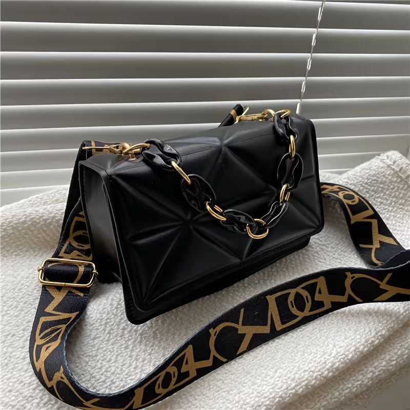 Bolso de hombro y bandolera con correa ancha y textura