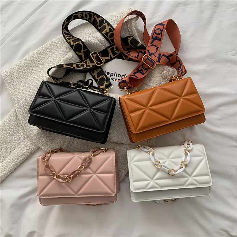 Bolso de hombro y bandolera con correa ancha y textura