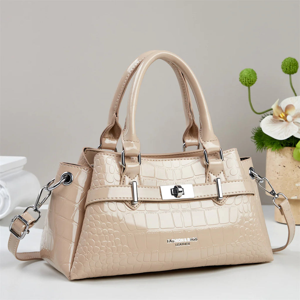 Bolso de mano elegante con acabado texturizado