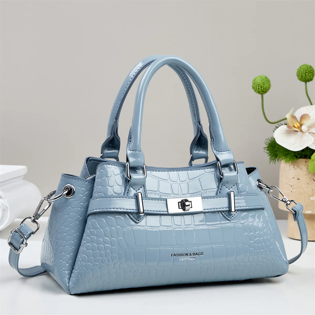 Bolso de mano elegante con acabado texturizado