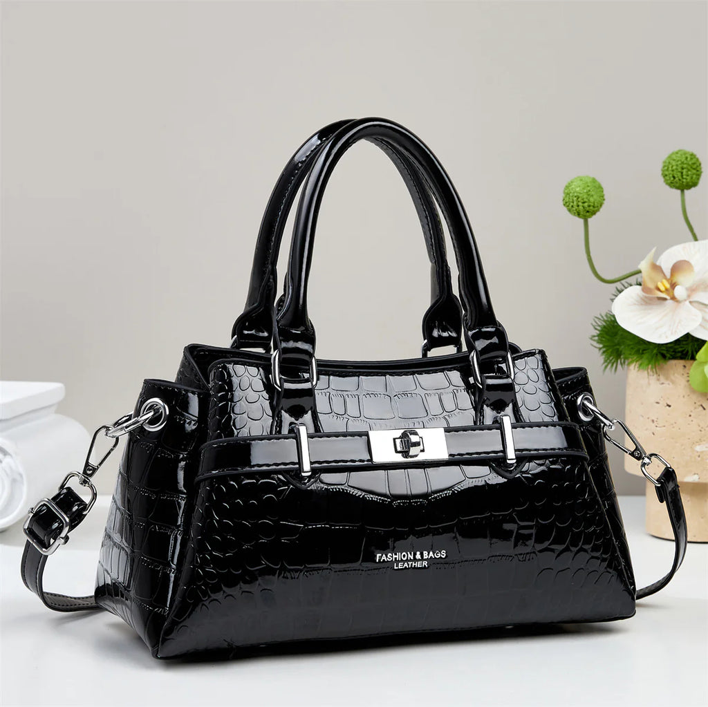 Bolso de mano elegante con acabado texturizado
