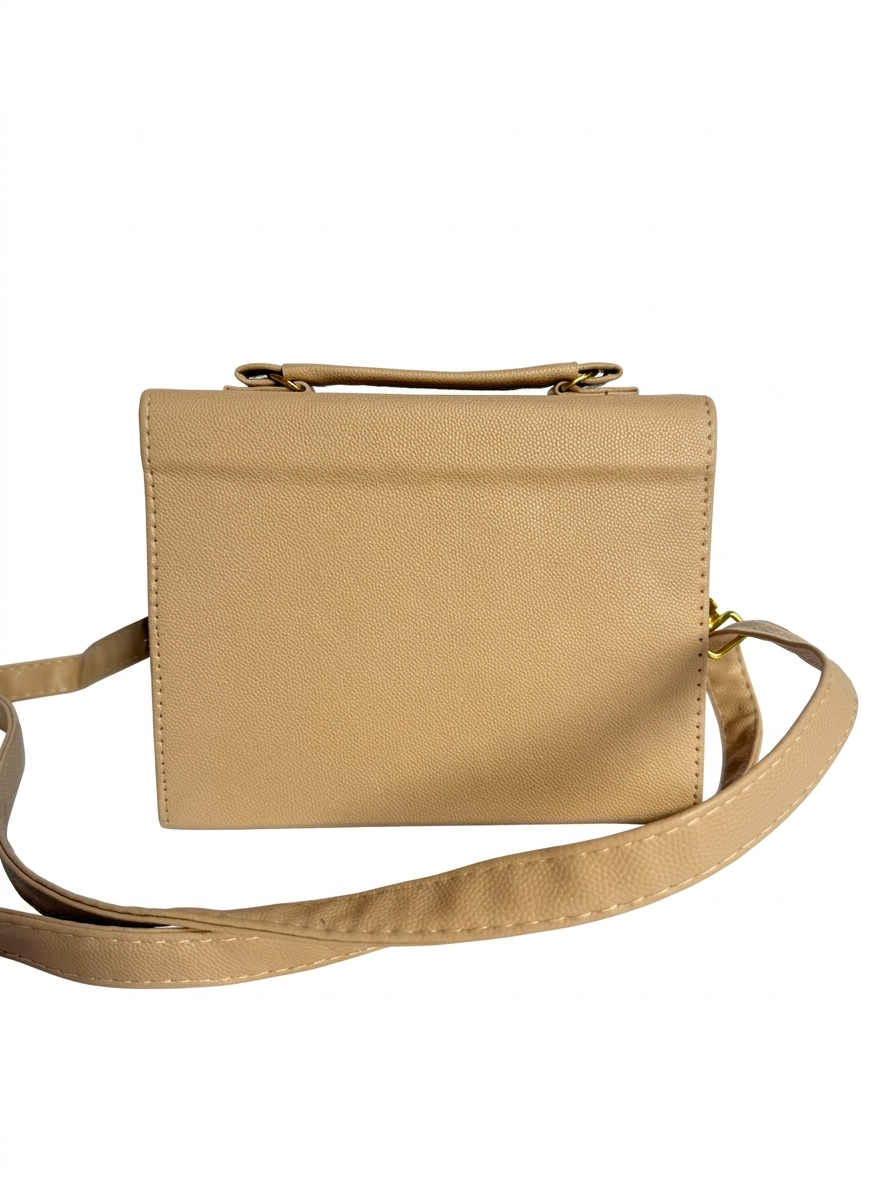 Bolso de mano echo en Colombia Color beige