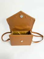 Bolso de mano echo en Colombia Color marron