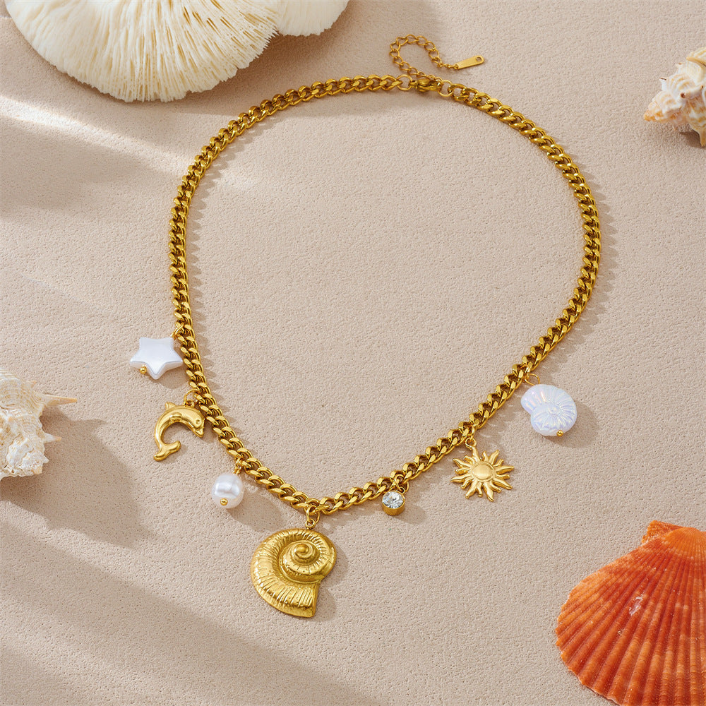 Collar de Estilo Marino en Acero Inoxidable con dijes Delfín y Concha de mar