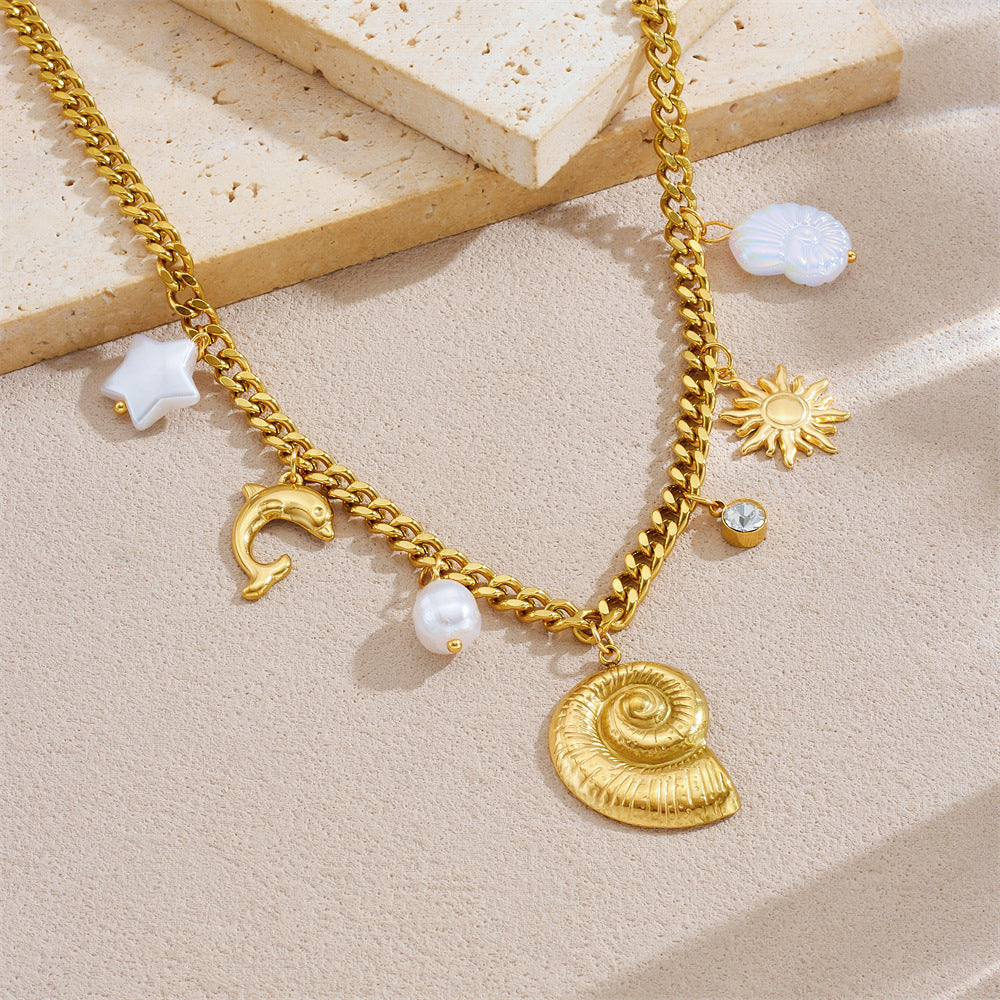 Collar de Estilo Marino en Acero Inoxidable con dijes Delfín y Concha de mar