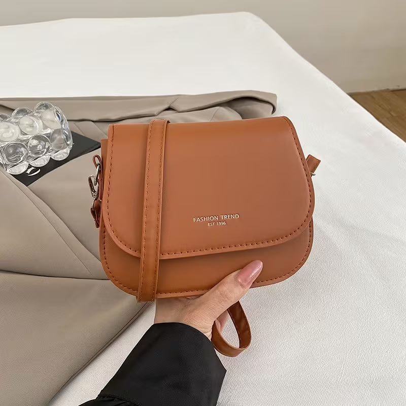 Bolso de mano con correa desmontable y cierre de hebilla