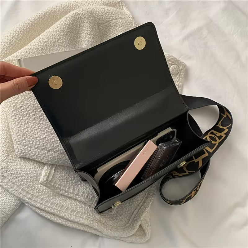 Bolso de hombro y bandolera con correa ancha y textura